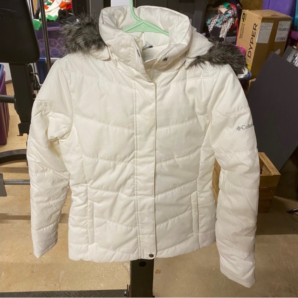 🍂 SOLD 🍂 COLUMBIA puffer jacket with hood
